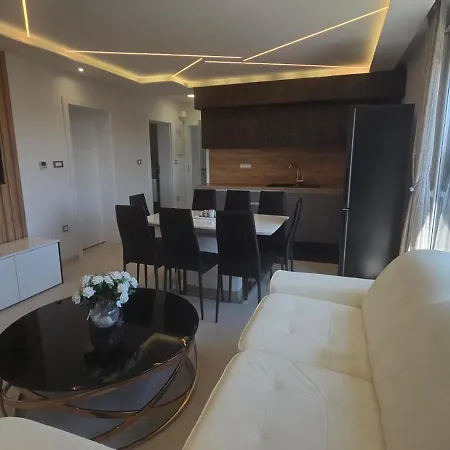 Brand New-2 Bedrooms,2 Bathrooms For 5 Persons With Underfloor Heating Poreč