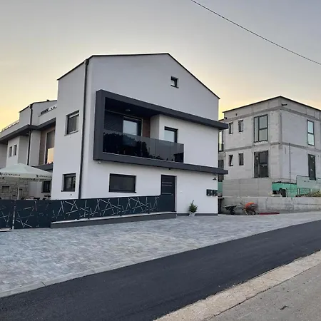 Brand New App With 2 Bedrooms And 2 Bathrooms For 5 Persons * ポレッチ